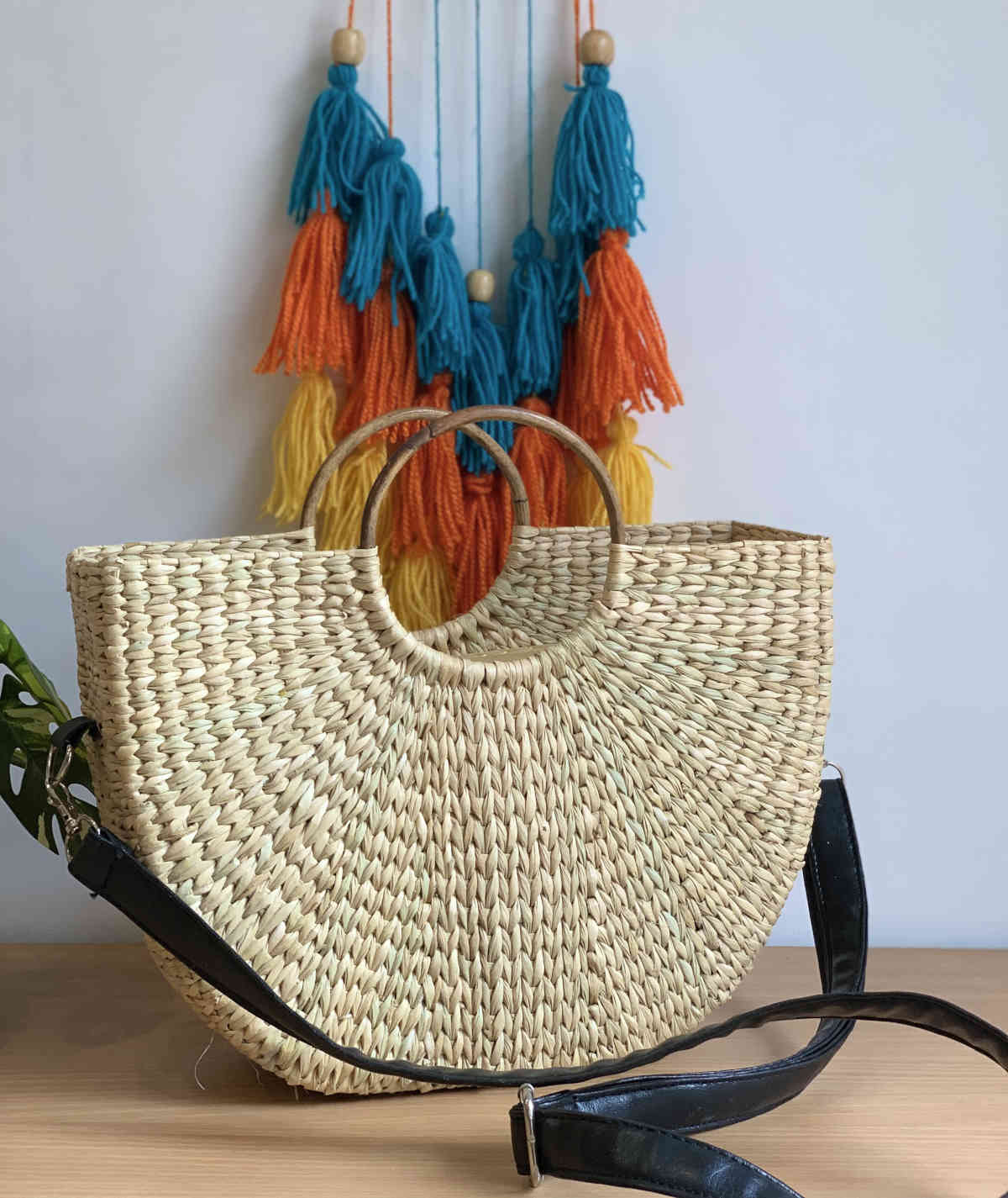 Kouna U-Shaped Sling Bag