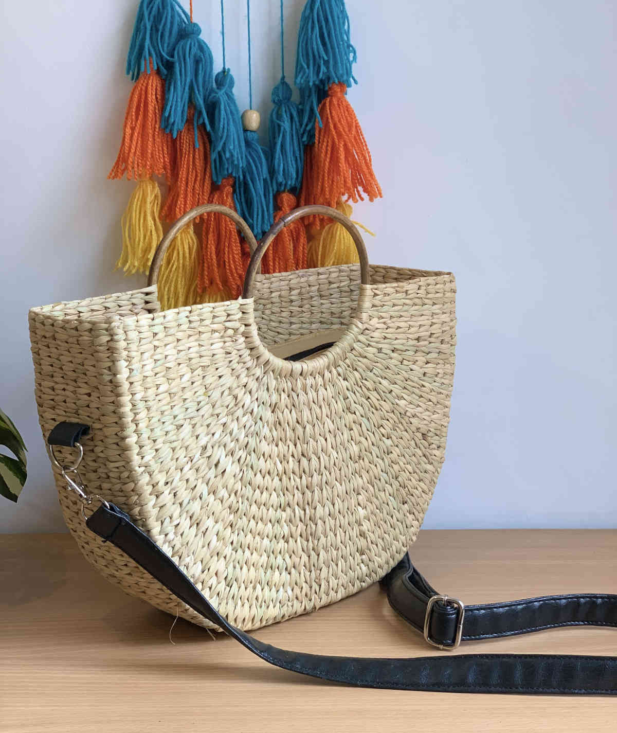 Kouna U-Shaped Sling Bag