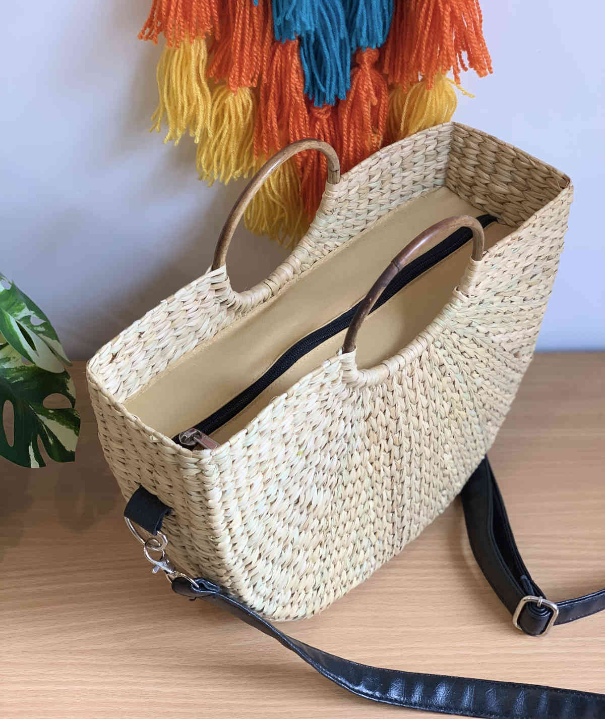 Kouna U-Shaped Sling Bag