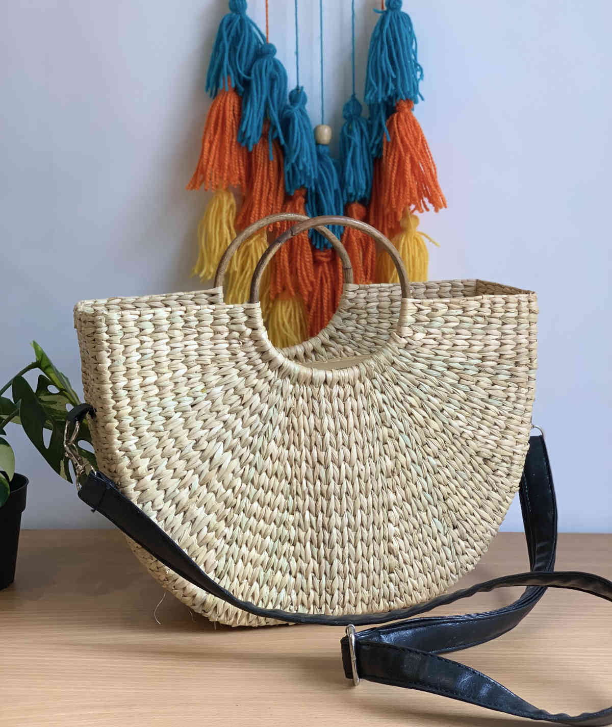 Kouna U-Shaped Sling Bag