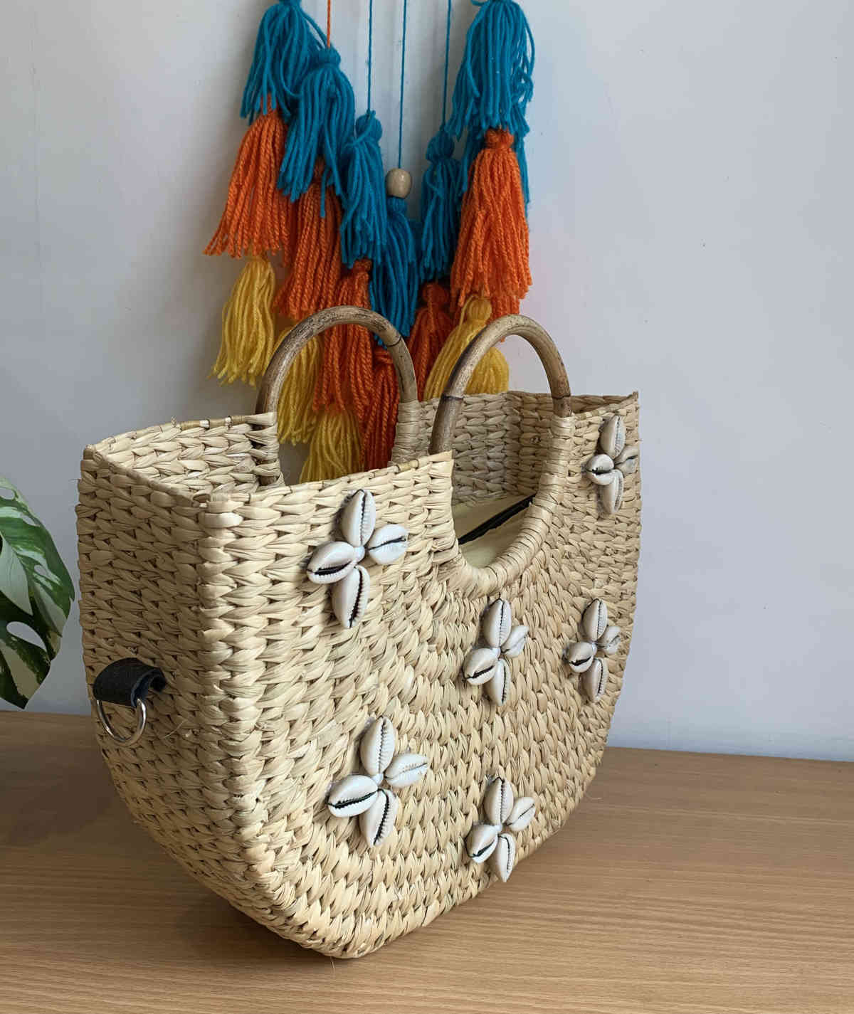 Kouna U-Shaped Shelly Sling Bag