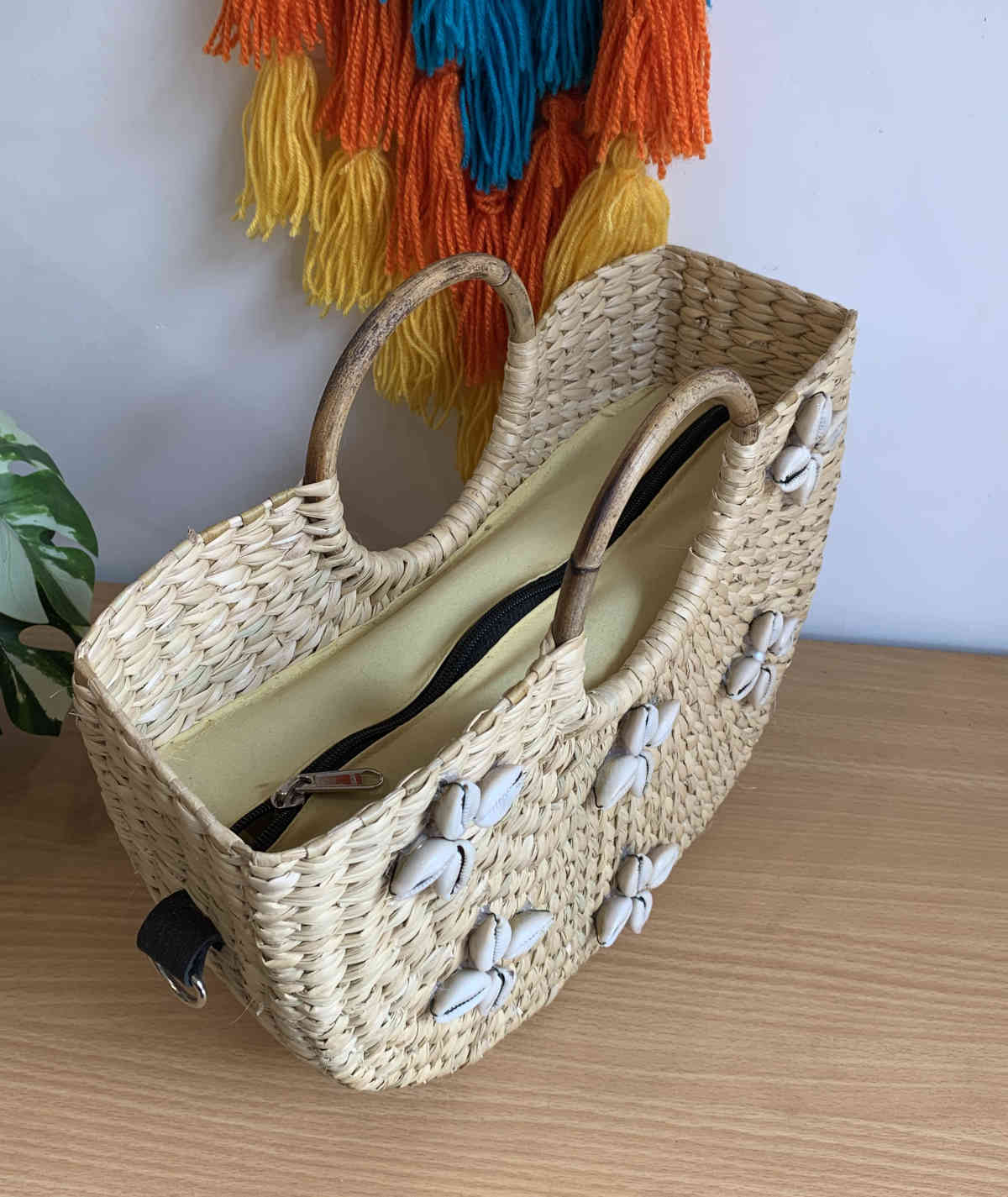 Kouna U-Shaped Shelly Sling Bag