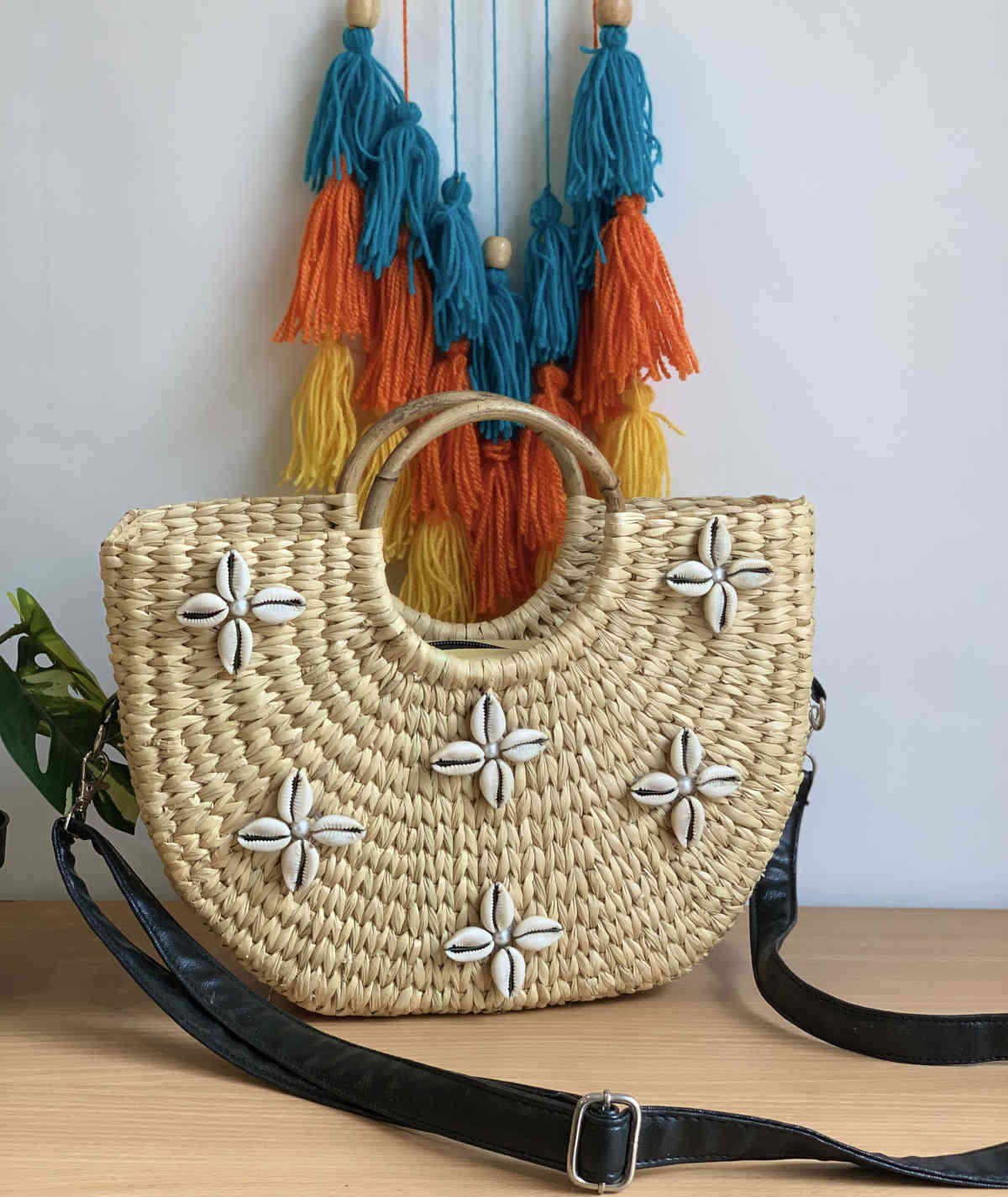 Kouna U-Shaped Shelly Sling Bag